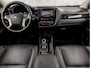 Mitsubishi Outlander 2.0 PHEV Deluxe 204Pk Automaat (SCHUIFDAK, NAVIGATIE, LEDER, 360 CAMERA, GETINT GLAS, STUUR/STOELVERWARMING, ADAPTIVE CRUISE, NIEUWE APK, NIEUWSTAAT)