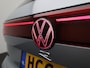 Volkswagen Touareg 3.0 TSi eHybrid 4MOTION R Origineel Nederlands | 1e Eigenaar | Luchtvering | Comfort Pakket | Multimedia Pakket | Trekhaak elektrisch inklapbaar incl. Trailer Assist' | Zijruiten van gelaagd veiligheidsglas; geluiddempend; achterruit en zijruiten achter getint | Servosluiting portieren