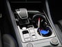 Volkswagen Touareg 3.0 TSi eHybrid 4MOTION R Origineel Nederlands | 1e Eigenaar | Luchtvering | Comfort Pakket | Multimedia Pakket | Trekhaak elektrisch inklapbaar incl. Trailer Assist' | Zijruiten van gelaagd veiligheidsglas; geluiddempend; achterruit en zijruiten achter getint | Servosluiting portieren