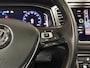 Volkswagen T-Roc 1.0 TSI Sport (PANORAMADAK, VIRTUAL COCKPIT, APPLE CARPLAY, GROOT NAVI, LED KOPLAMPEN, SPORTSTOELEN, ADAPTIVE CRUISE, PARKEERSENSOREN, NIEUWE APK, NIEUWSTAAT)