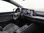 Volkswagen Golf 1.5 eTSI Aut. R-Line | Panoramadak | IQ Light | BlackStyle | Winterpakket | HeadUp Display | 18" Velgen |