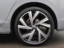 Volkswagen Golf 1.5 eTSI Aut. R-Line | Panoramadak | IQ Light | BlackStyle | Winterpakket | HeadUp Display | 18" Velgen |