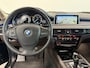 BMW X5 xDrive40e iPerformance High Executive Panoramadak Trekhaak Navigatie Apple Carplay Android Auto 360 camera Adaptive Cruise Control Stoelverwarming voor en achter Head-up-display Harman Kardon Dodehoek detectie Leder Climate Control parkeersensoren