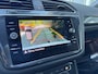 Volkswagen Tiguan 1.5 TSI 150pk DSG ACT Highline Business R R-line Panorama Trekhaak Assistentie pakket Navigatie 20" Velgen