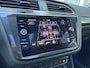 Volkswagen Tiguan 1.5 TSI 150pk DSG ACT Highline Business R R-line Panorama Trekhaak Assistentie pakket Navigatie 20" Velgen