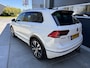 Volkswagen Tiguan 1.5 TSI 150pk DSG ACT Highline Business R R-line Panorama Trekhaak Assistentie pakket Navigatie 20" Velgen