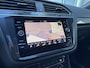 Volkswagen Tiguan 1.5 TSI 150pk DSG ACT Highline Business R R-line Panorama Trekhaak Assistentie pakket Navigatie 20" Velgen