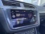 Volkswagen Tiguan 1.5 TSI 150pk DSG ACT Highline Business R R-line Panorama Trekhaak Assistentie pakket Navigatie 20" Velgen