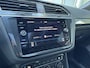 Volkswagen Tiguan 1.5 TSI 150pk DSG ACT Highline Business R R-line Panorama Trekhaak Assistentie pakket Navigatie 20" Velgen