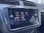 Volkswagen Tiguan 1.5 TSI 150pk DSG ACT Highline Business R R-line Panorama Trekhaak Assistentie pakket Navigatie 20" Velgen