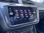 Volkswagen Tiguan 1.5 TSI 150pk DSG ACT Highline Business R R-line Panorama Trekhaak Assistentie pakket Navigatie 20" Velgen