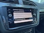 Volkswagen Tiguan 1.5 TSI 150pk DSG ACT Highline Business R R-line Panorama Trekhaak Assistentie pakket Navigatie 20" Velgen