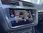 Volkswagen Tiguan 1.5 TSI 150pk DSG ACT Highline Business R R-line Panorama Trekhaak Assistentie pakket Navigatie 20" Velgen