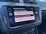 Volkswagen Tiguan 1.5 TSI 150pk DSG ACT Highline Business R R-line Panorama Trekhaak Assistentie pakket Navigatie 20" Velgen