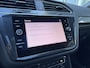 Volkswagen Tiguan 1.5 TSI 150pk DSG ACT Highline Business R R-line Panorama Trekhaak Assistentie pakket Navigatie 20" Velgen