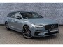 Volvo V90 2.0 T8 Plug-in Hybrid AWD Ultimate Dark | Luchtvering | Bowers Wilkins Audio | 360 Graden Camera | Panoramadak | Head-up Display | Sportstoelen | Elektrische Achterklep | Navigatie | Apple Carplay | Android Auto | Cruise Control Adaptief