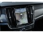 Volvo V90 2.0 T8 Plug-in Hybrid AWD Ultimate Dark | Luchtvering | Bowers Wilkins Audio | 360 Graden Camera | Panoramadak | Head-up Display | Sportstoelen | Elektrische Achterklep | Navigatie | Apple Carplay | Android Auto | Cruise Control Adaptief
