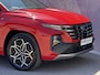 Hyundai Tucson 1.6 T-GDI PHEV N Line Sky 4WD / Panoramadak / Dealer Onderhouden / Elektr. Stoel + Memory / Stoel Ventilatie / Stoelverwarming / Stuurwiel Verwarming / AppleCarplay & Android Auto / Keyless / Achterbank Verwarming /
