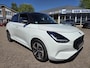 Suzuki Swift 1.2 Style Smart Hybrid | Automaat / Nieuw model | Parelmoer / Carplay / Clima / Two-Tone