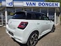 Suzuki Swift 1.2 Style Smart Hybrid | Automaat / Nieuw model | Parelmoer / Carplay / Clima / Two-Tone