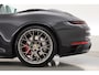 Porsche 911 Cabrio 3.0 Carrera 4 S Orgi. NL | Sport Chrono | Achterasbesturing | Sport Design Pack | PDCC | PDLS | Sportuitlaat | 20/21'' | Adaptieve Sportstoelen Plus ( Leder-Sport-Tex Stickels (checker Flag)