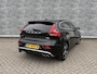 Volvo V40 1.5 T3 Nordic+ Sport | R-Design Exterieur | Lichtmetalen Velgen 17 inch | Navigatie | Parkeerverwarming | Stoelverwarming | Verwarmde Voorruit | Sportonderstel | LED Koplampen | Bluetooth