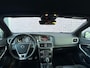 Volvo V40 1.5 T3 Nordic+ Sport | R-Design Exterieur | Lichtmetalen Velgen 17 inch | Navigatie | Parkeerverwarming | Stoelverwarming | Verwarmde Voorruit | Sportonderstel | LED Koplampen | Bluetooth