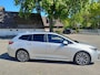 Toyota Corolla Touring Sports 2.0 Hybrid Style mooie complete in Nederland nieuw geleverde Corolla met afneembare trekhaak!