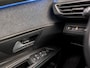 Peugeot 5008 1.2 PureTech Allure Sport 7 Persoons (APPLE CARPLAY, GROOT NAVI, 360 CAMERA, LEDER, ADAPTIVE CRUISE, SPORTSTOELEN, ELEK ACHTERKLEP, KEYLESS, GETINT GLAS, SFEERVERLICHTING, NIEUWSTAAT)