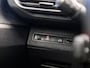 Peugeot 5008 1.2 PureTech Allure Sport 7 Persoons (APPLE CARPLAY, GROOT NAVI, 360 CAMERA, LEDER, ADAPTIVE CRUISE, SPORTSTOELEN, ELEK ACHTERKLEP, KEYLESS, GETINT GLAS, SFEERVERLICHTING, NIEUWSTAAT)