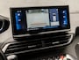 Peugeot 5008 1.2 PureTech Allure Sport 7 Persoons (APPLE CARPLAY, GROOT NAVI, 360 CAMERA, LEDER, ADAPTIVE CRUISE, SPORTSTOELEN, ELEK ACHTERKLEP, KEYLESS, GETINT GLAS, SFEERVERLICHTING, NIEUWSTAAT)