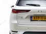 Mazda CX-60 2.5 e-SkyActiv PHEV Takumi | Panoramadak | Elec. trekhaak | Navigatie | 360 Camera | Elec. achterklep | Stoel- & stuurverw. | BOSE audio,  Draadloze telefoonlader