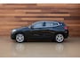 BMW X2 sDrive18i | SPORT STOELEN | 18"LMV | TREKHAAK