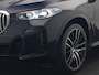 BMW X5 xDrive50e M Sport PHEV 490pk Dealer O.H. | Panodak Sky Lounge | Luchtvering | Head Up | 360 Camera | Harman / Kardon | Nappa Lederen Comfortstoelen Memory & Verwarmd | Carbon Schwarz | Apple Carplay | Keyless | Blis | 22"L.M | Plug In Hybrid |