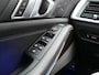 BMW X5 xDrive50e M Sport PHEV 490pk Dealer O.H. | Panodak Sky Lounge | Luchtvering | Head Up | 360 Camera | Harman / Kardon | Nappa Lederen Comfortstoelen Memory & Verwarmd | Carbon Schwarz | Apple Carplay | Keyless | Blis | 22"L.M | Plug In Hybrid |