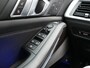 BMW X5 xDrive50e M Sport PHEV 490pk Dealer O.H. | Panodak Sky Lounge | Luchtvering | Head Up | 360 Camera | Harman / Kardon | Nappa Lederen Comfortstoelen Memory & Verwarmd | Carbon Schwarz | Apple Carplay | Keyless | Blis | 22"L.M | Plug In Hybrid |