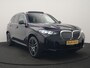 BMW X5 xDrive50e M Sport PHEV 490pk Dealer O.H. | Panodak Sky Lounge | Luchtvering | Head Up | 360 Camera | Harman / Kardon | Nappa Lederen Comfortstoelen Memory & Verwarmd | Carbon Schwarz | Apple Carplay | Keyless | Blis | 22"L.M | Plug In Hybrid |