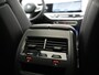 BMW X5 xDrive50e M Sport PHEV 490pk Dealer O.H. | Panodak Sky Lounge | Luchtvering | Head Up | 360 Camera | Harman / Kardon | Nappa Lederen Comfortstoelen Memory & Verwarmd | Carbon Schwarz | Apple Carplay | Keyless | Blis | 22"L.M | Plug In Hybrid |