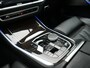 BMW X5 xDrive50e M Sport PHEV 490pk Dealer O.H. | Panodak Sky Lounge | Luchtvering | Head Up | 360 Camera | Harman / Kardon | Nappa Lederen Comfortstoelen Memory & Verwarmd | Carbon Schwarz | Apple Carplay | Keyless | Blis | 22"L.M | Plug In Hybrid |