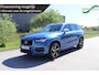 Volvo XC90 2.0 T8 Twin Engine AWD R-Design | 7 zitter | trekhaak | stuur & stoelverwarming | panodak | hud | virtual cockpit