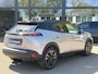 Peugeot e-2008 GT WARMTEPOMP| SOH 96% | ACHTERUITRIJCAMERA| RIJSTROOK-ASSISTENT| APPLE CARPLAY/ ANDROID AUTO| FABRIEKSGARANTIE PEUGEOT TOT 01-2027| 19.440KM!|