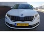 Skoda Kodiaq 1.5 TSI/Wegklapbare trekhaak/Camera/Leer-Stof/ Moon white metallic.