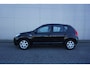 Dacia Sandero 1.2 Lauréate Airco / Elektr. ramen / Trekhaak / NAP / NIEUWE APK!