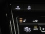 Volkswagen T-Roc 1.5 TSI R-Line 150 PK| Trekhaak | Bestuurderstoel Elektrisch | Artvelours Bekleding | Navigatie | Stoelverwarming | LED Plus | Achteruitrijcamera
