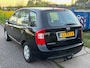 Kia Carens 2.0 CVVT X-tra Airco Electric pakket Audio-CD/MP3 LMV 15" ABS EBD Colorpakket Trekhaak Dealeronderhoud Apk 05/03/2027