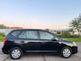 Kia Carens 2.0 CVVT X-tra Airco Electric pakket Audio-CD/MP3 LMV 15" ABS EBD Colorpakket Trekhaak Dealeronderhoud Apk 05/03/2027