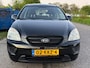 Kia Carens 2.0 CVVT X-tra Airco Electric pakket Audio-CD/MP3 LMV 15" ABS EBD Colorpakket Trekhaak Dealeronderhoud Apk 05/03/2027