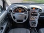 Kia Carens 2.0 CVVT X-tra Airco Electric pakket Audio-CD/MP3 LMV 15" ABS EBD Colorpakket Trekhaak Dealeronderhoud Apk 05/03/2027