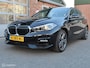 BMW 1-Serie 118i Sport High Executive|Sport stoelen leder|Zwarte hemelbekleding|Stoelverwarming|Sfeerverlichting|Carplay.