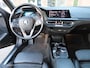 BMW 1-Serie 118i Sport High Executive|Sport stoelen leder|Zwarte hemelbekleding|Stoelverwarming|Sfeerverlichting|Carplay.